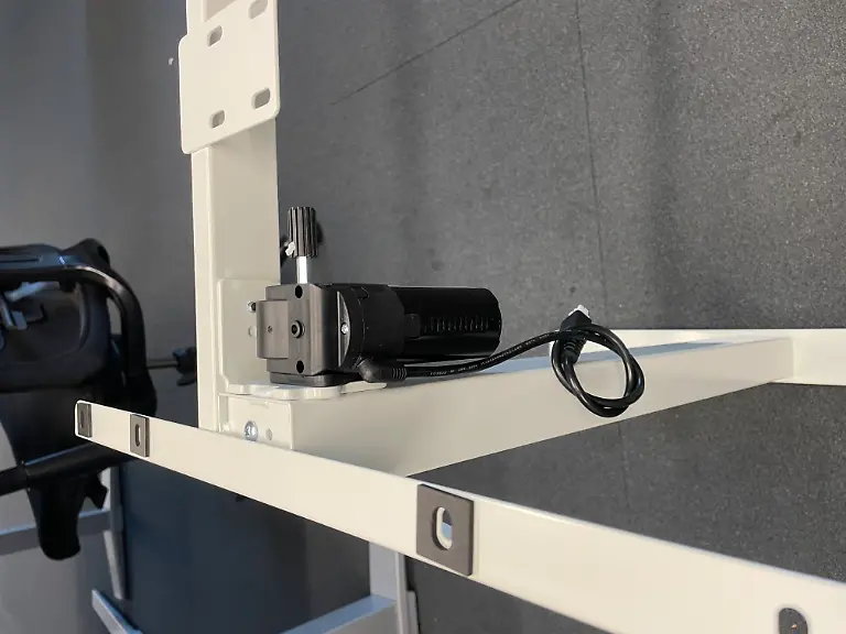 Höhenverstellbarer Schreibtisch Songmics Motor vorinstalliert.jpg